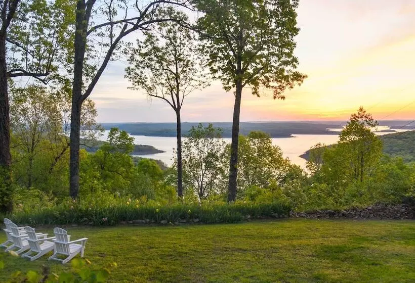 Spacious Retreat W/ Stunning Norfork Lake Views!