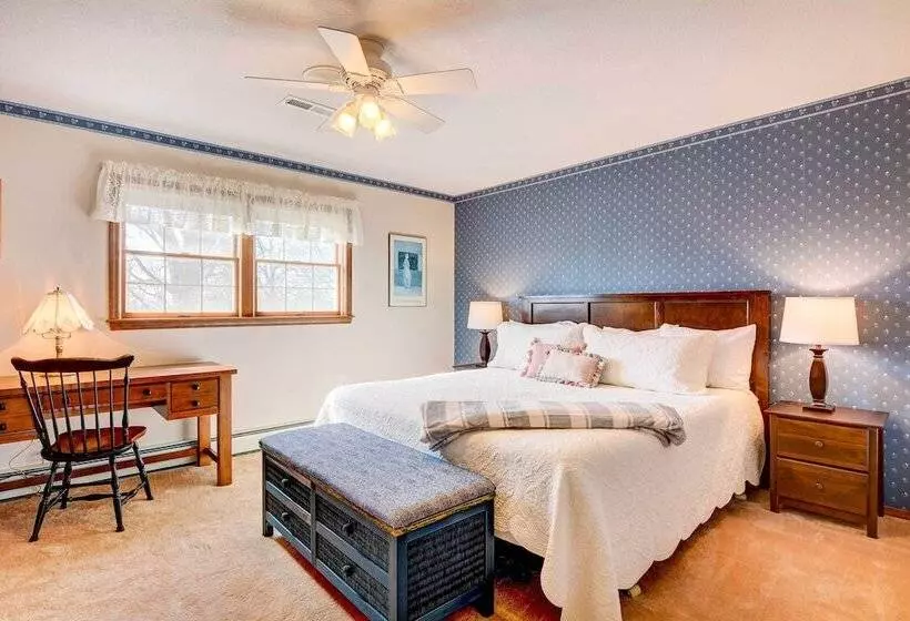 Spacious Retreat W/ Stunning Norfork Lake Views!