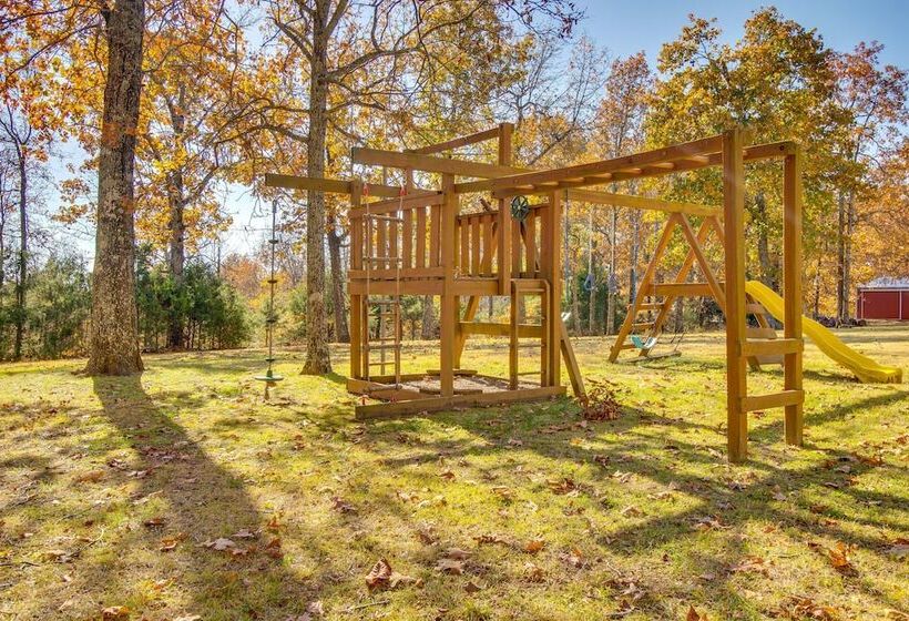 Spacious Retreat W/ Stunning Norfork Lake Views!