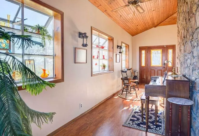 Spacious Retreat W/ Stunning Norfork Lake Views!