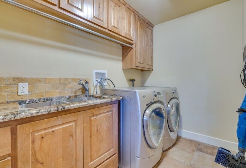 Sprawling Leander Home W/ Game Room!