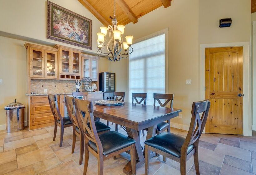 Sprawling Leander Home W/ Game Room!