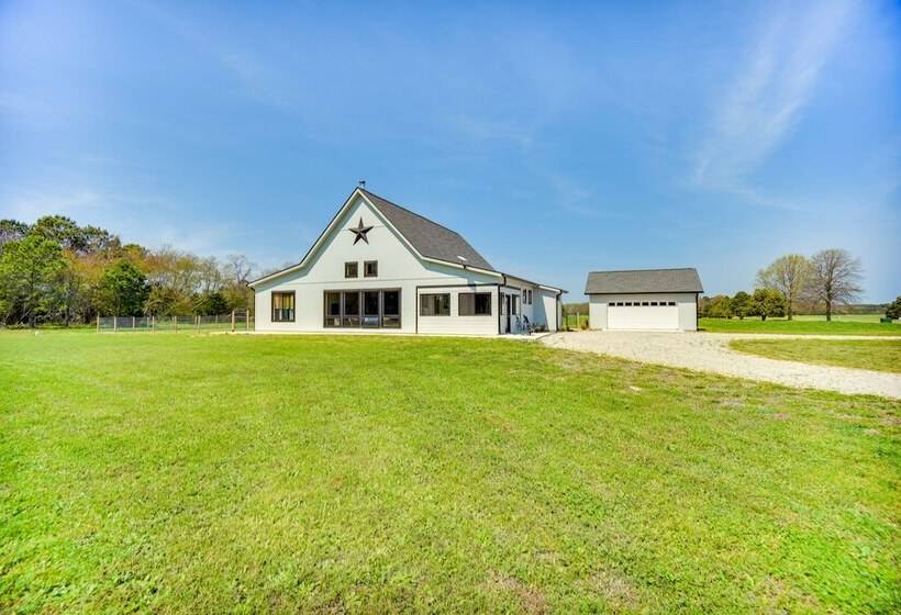 Stunning Chesapeake Bay Farmhouse W/ Dock & Kayaks