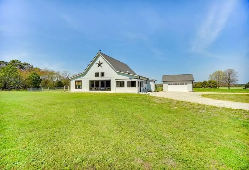 Stunning Chesapeake Bay Farmhouse W/ Dock & Kayaks