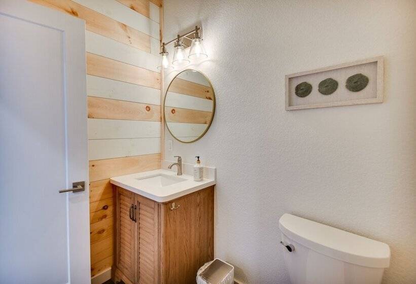 Stunning Chesapeake Bay Farmhouse W/ Dock & Kayaks