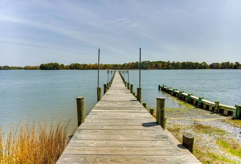 Stunning Chesapeake Bay Farmhouse W/ Dock & Kayaks