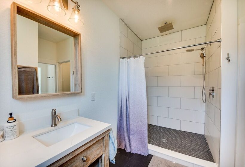 Stunning Chesapeake Bay Farmhouse W/ Dock & Kayaks