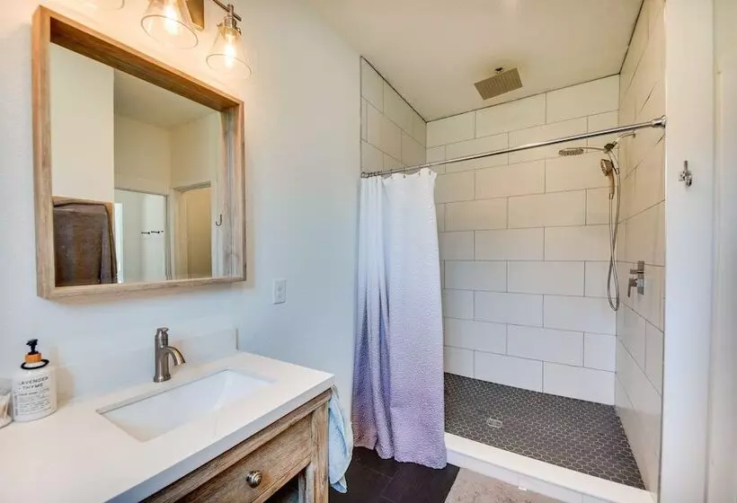 Stunning Chesapeake Bay Farmhouse W/ Dock & Kayaks