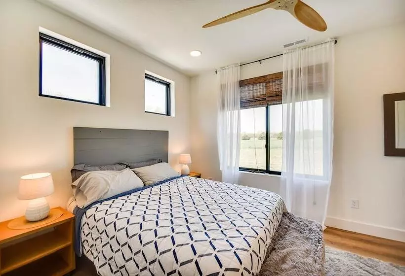 Stunning Chesapeake Bay Farmhouse W/ Dock & Kayaks