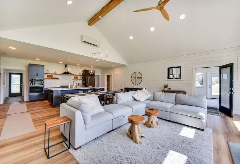 Stunning Chesapeake Bay Farmhouse W/ Dock & Kayaks