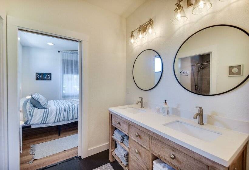 Stunning Chesapeake Bay Farmhouse W/ Dock & Kayaks