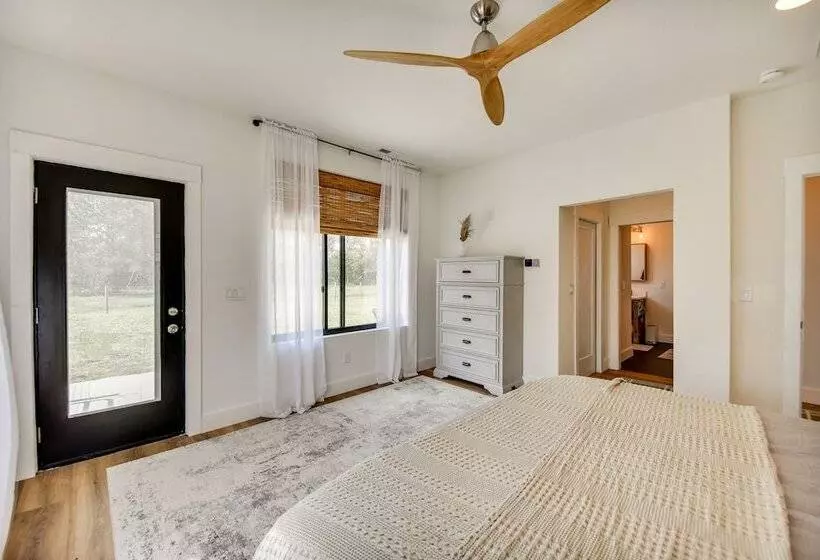 Stunning Chesapeake Bay Farmhouse W/ Dock & Kayaks