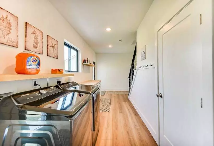 Stunning Chesapeake Bay Farmhouse W/ Dock & Kayaks