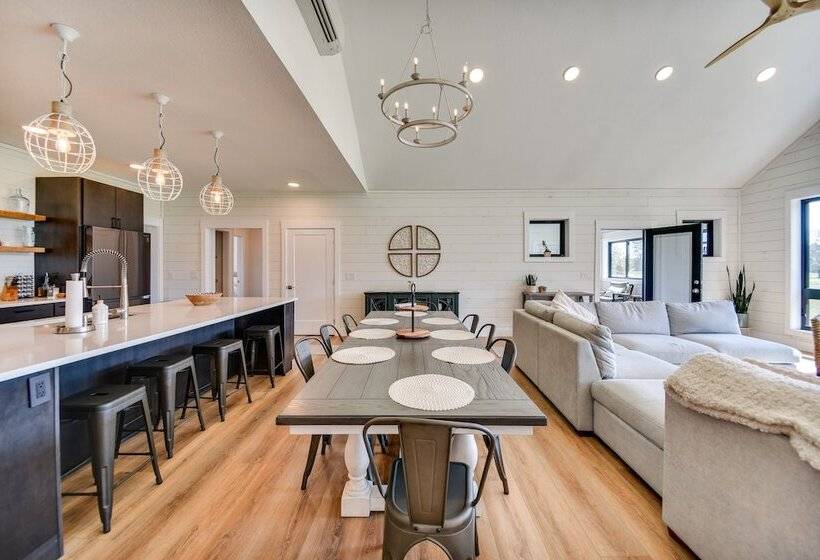 Stunning Chesapeake Bay Farmhouse W/ Dock & Kayaks