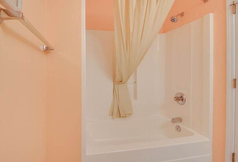 Walk To Ocean & Pier: Surfside Beach House W/ Pool