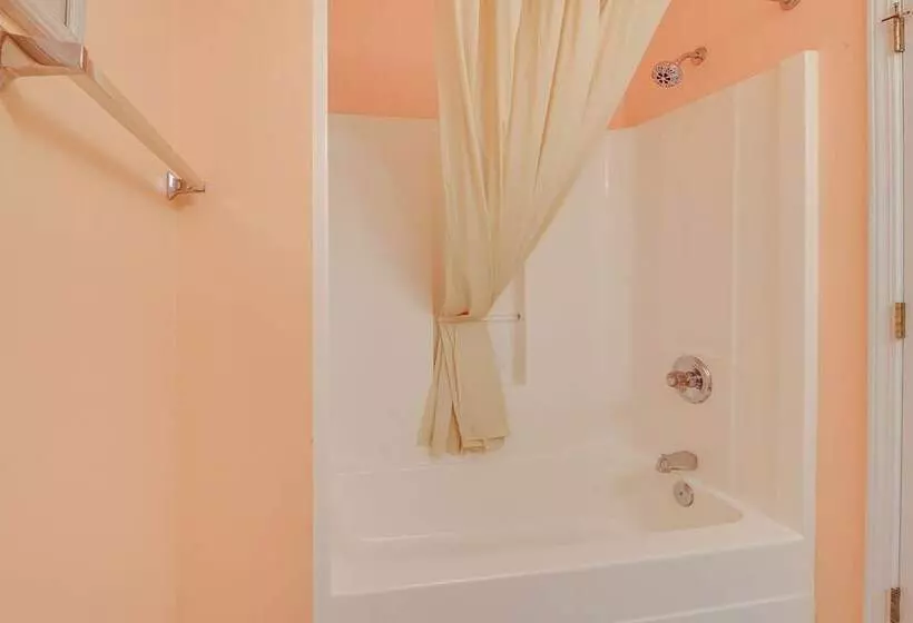 Walk To Ocean & Pier: Surfside Beach House W/ Pool