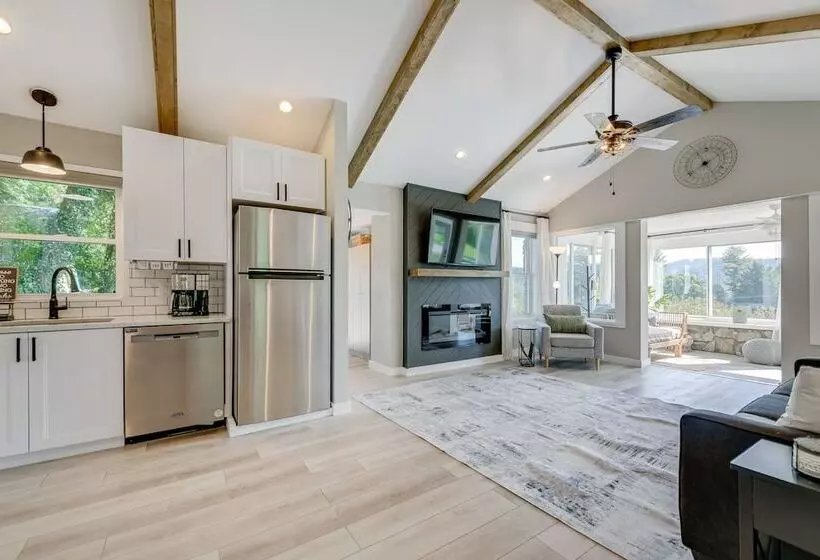 Updated + Modern Waynesville Cottage W/ Fire Pit