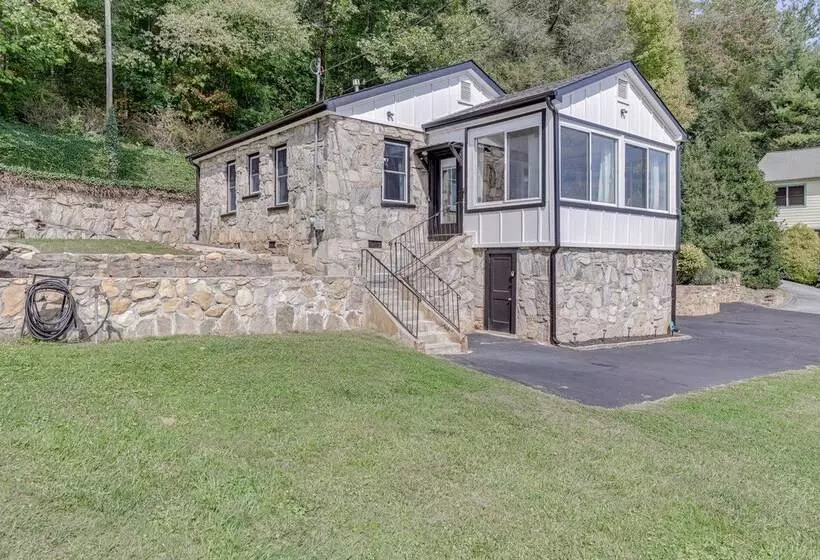 Updated + Modern Waynesville Cottage W/ Fire Pit