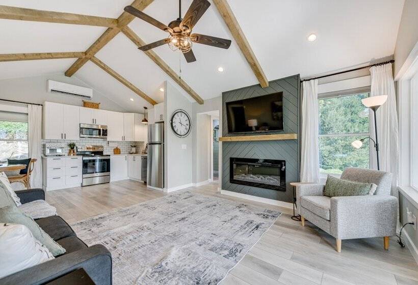 Updated + Modern Waynesville Cottage W/ Fire Pit