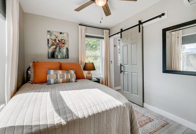 Updated + Modern Waynesville Cottage W/ Fire Pit