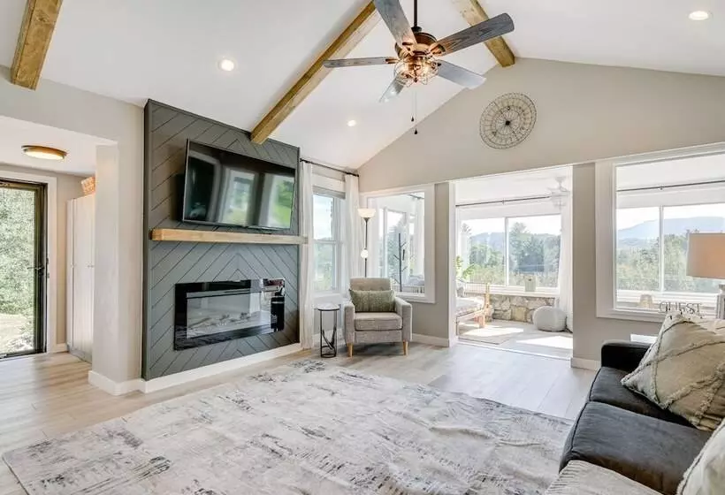 Updated + Modern Waynesville Cottage W/ Fire Pit