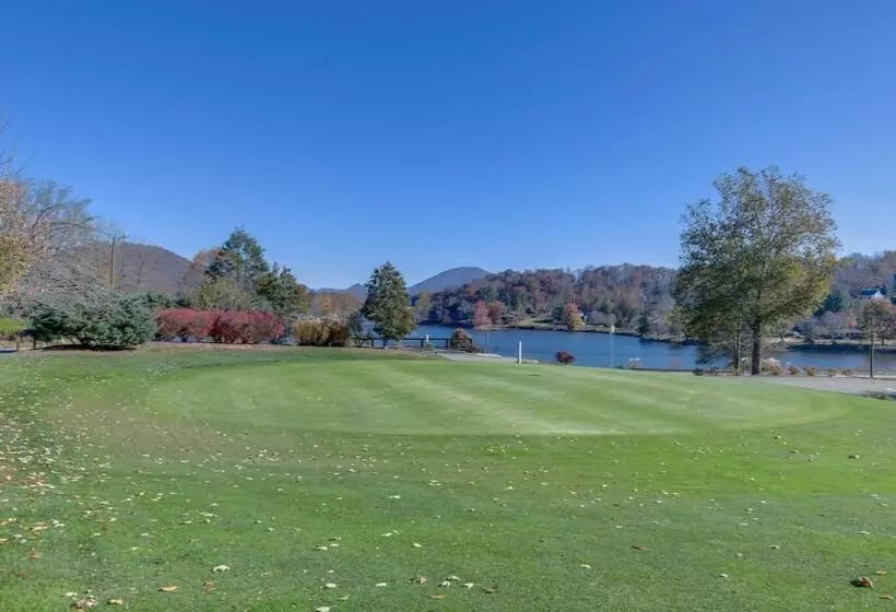 Updated + Modern Waynesville Cottage W/ Fire Pit