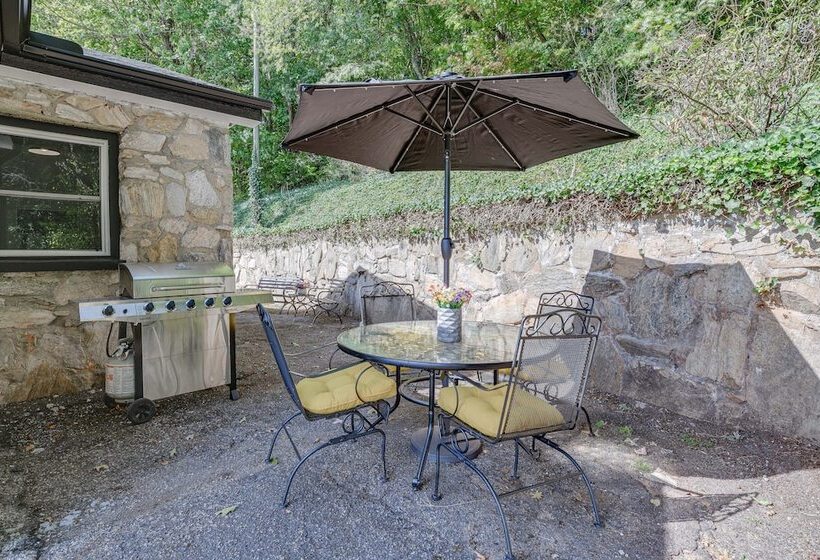 Updated + Modern Waynesville Cottage W/ Fire Pit