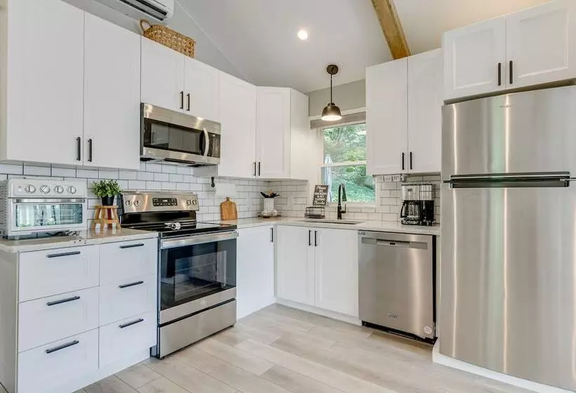 Updated + Modern Waynesville Cottage W/ Fire Pit