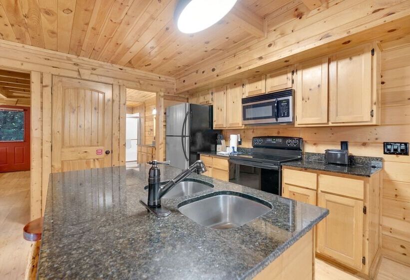 3 Bdr Log Cabin In Cozy Resort W/ Private Hot Tub