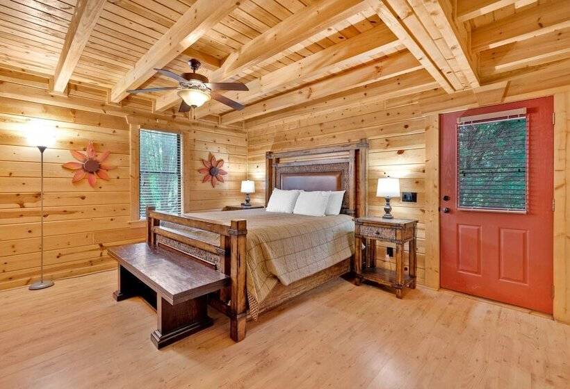 3 Bdr Log Cabin In Cozy Resort W/ Private Hot Tub