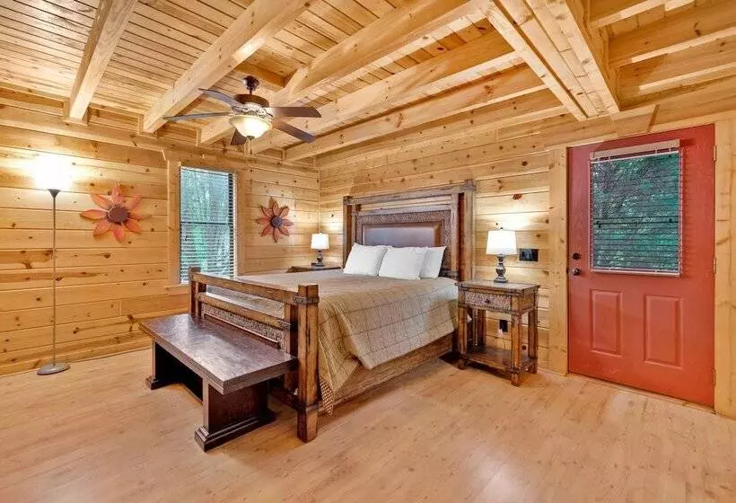 3 Bdr Log Cabin In Cozy Resort W/ Private Hot Tub