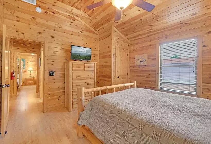 3 Bdr Log Cabin In Cozy Resort W/ Private Hot Tub