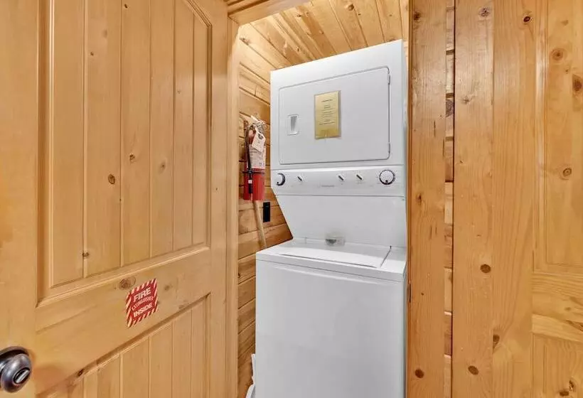 3 Bdr Log Cabin In Cozy Resort W/ Private Hot Tub