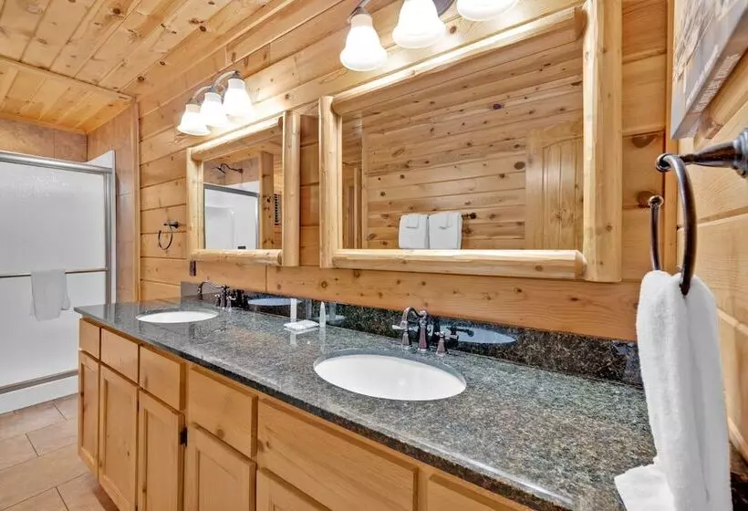 3 Bdr Log Cabin In Cozy Resort W/ Private Hot Tub