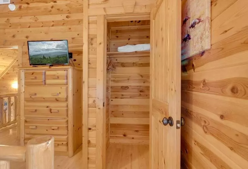 3 Bdr Log Cabin In Cozy Resort W/ Private Hot Tub