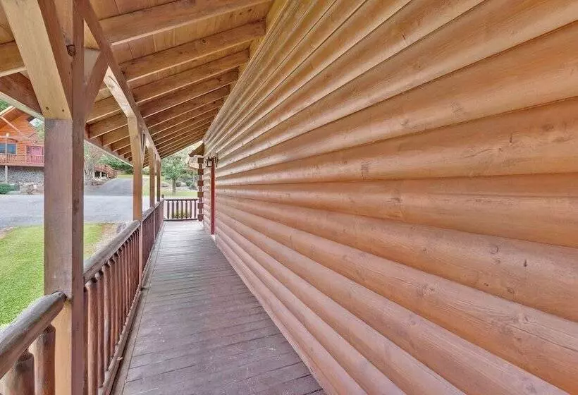 3 Bdr Log Cabin In Cozy Resort W/ Private Hot Tub