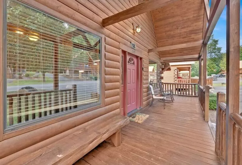 3 Bdr Log Cabin In Cozy Resort W/ Private Hot Tub