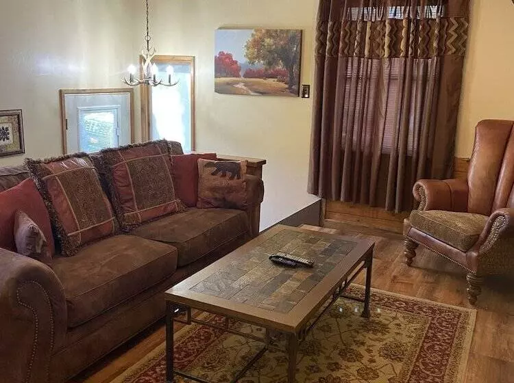 Woodwose Cabin   Adventures Now