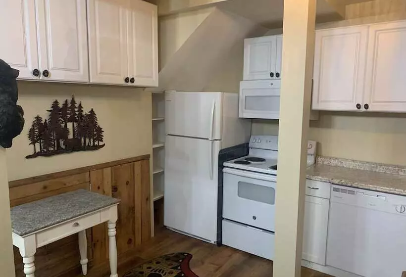 Woodwose Cabin   Adventures Now