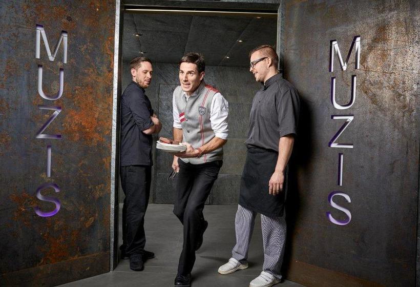 Art & Ski-in Hotel Hinterhag