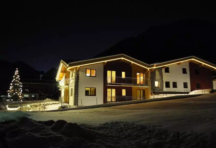 هتل Ferienwohnungen Egger