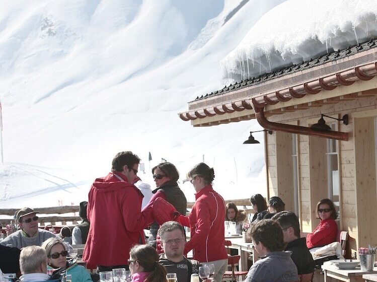 Отель Hamilton Lodge & Spa