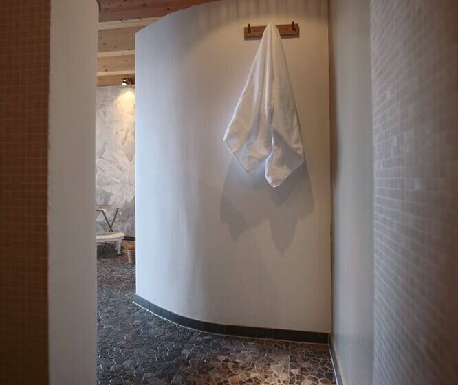 Отель Hamilton Lodge & Spa