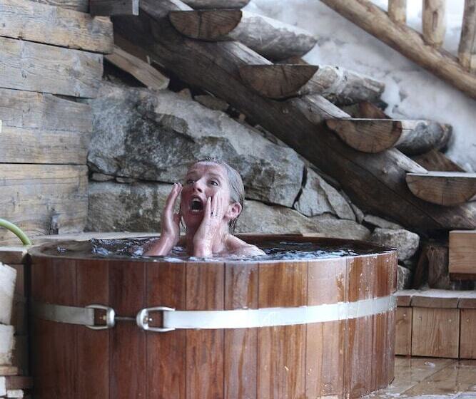 Отель Hamilton Lodge & Spa