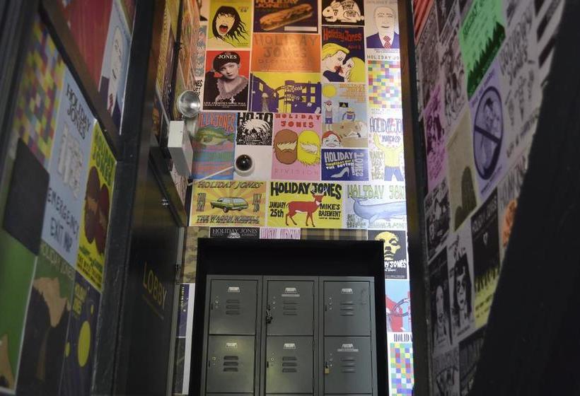 هتل Holiday Jones