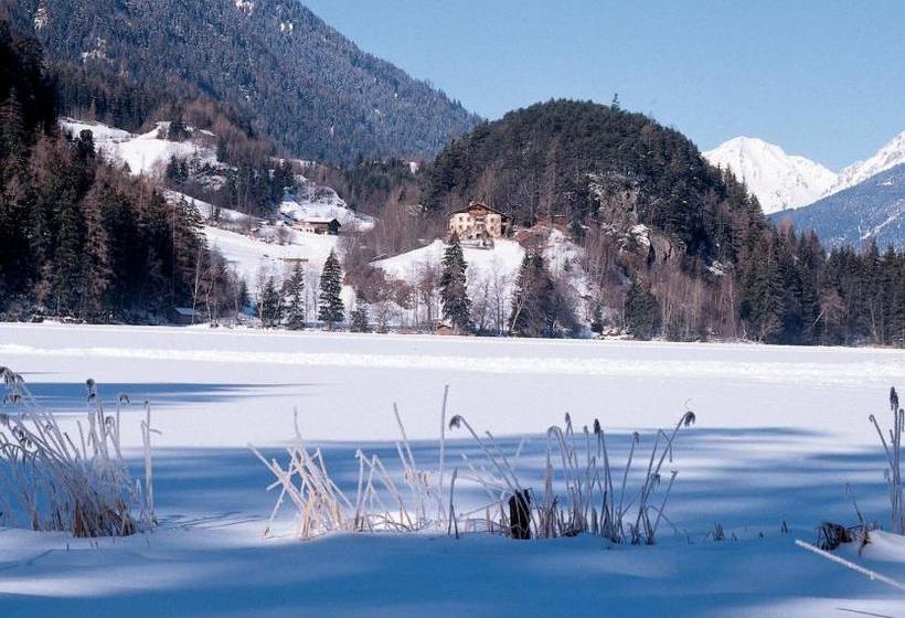 בית מלון כפרי Schmid