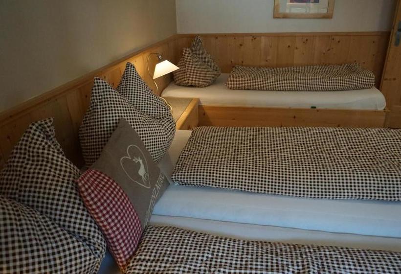 בית מלון כפרי Schmid