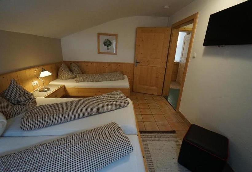 בית מלון כפרי Schmid