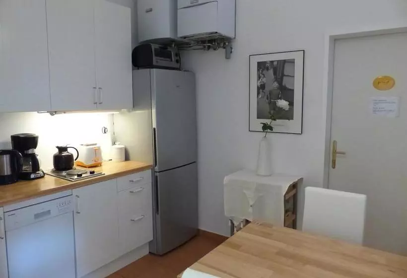 هتل Stadtnest Bed & Breakfast