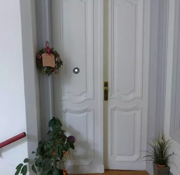 هتل Stadtnest Bed & Breakfast